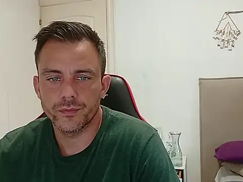 latinblueboy online show from September 11, 2025, 5:35 pm
