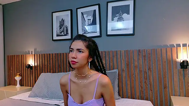 luna roja25 online show from September 24, 2025, 1:25 pm