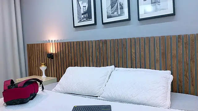 luna roja25 online show from February 10, 2026, 2:43 pm