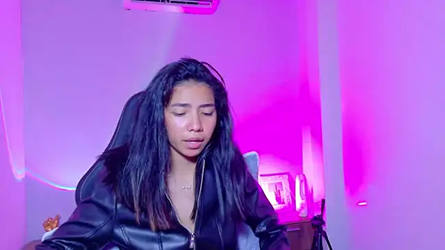 luna roja25 online show from February 13, 2026, 1:40 pm