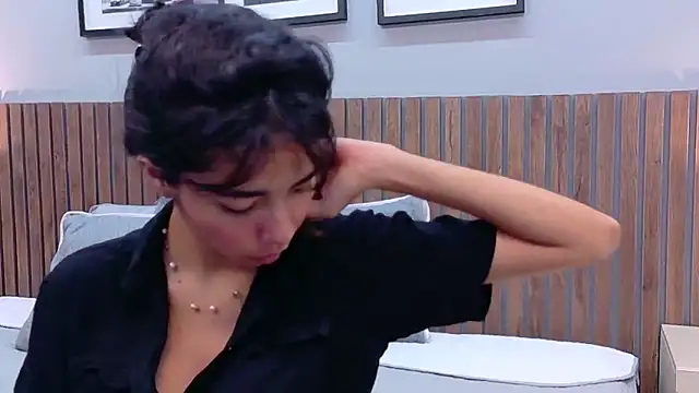 luna roja25 online show from March 3, 2026, 12:44 pm