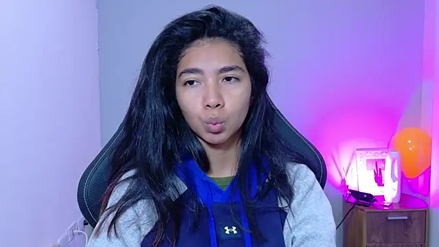 luna roja25 online show from March 24, 2026, 12:32 pm