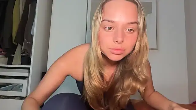 KayleeBella online show from March 12, 2026, 9:54 pm