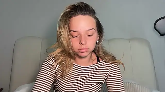KayleeBella online show from April 14, 2026, 7:20 pm