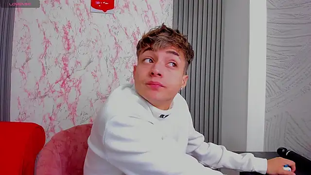 Ari and Storm online show from November 26, 2025, 1:45 pm