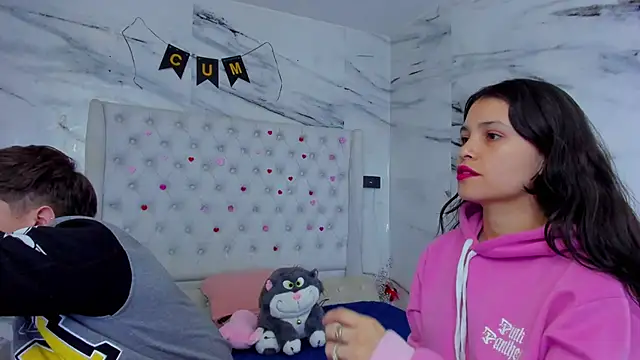 Ari and Storm online show from April 28, 2026, 1:49 pm