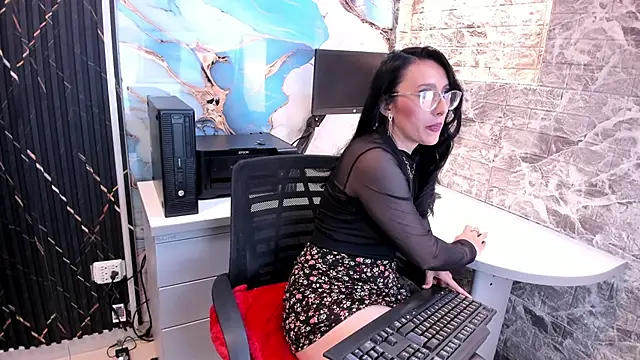 Snapshot of Scarlett_14_ chatting on September 24, 2025, 3:32 am Scarlett 14  online show from September 24, 2025, 3:32 am