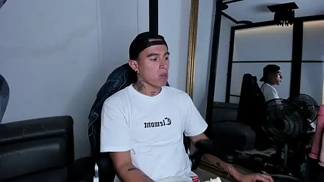 Snapshot of LiamDeep chatting on October 8, 2025, 8:17 pm LiamDeep online show from October 8, 2025, 8:17 pm