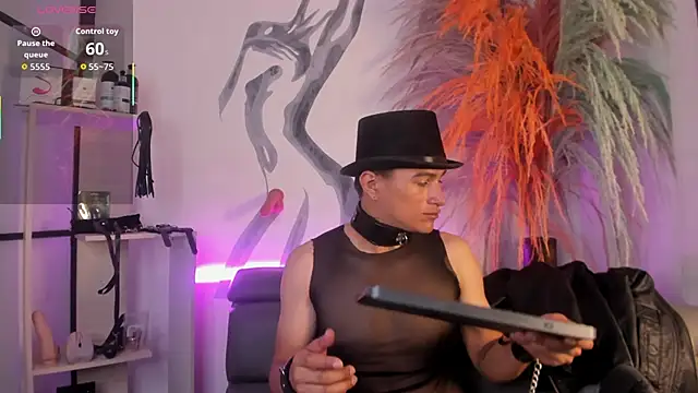 LiamDeep online show from October 31, 2025, 8:43 pm