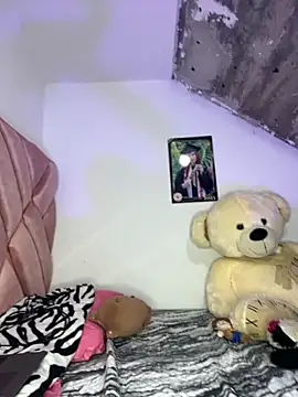 Snapshot of Melody_rouxxx chatting on November 7, 2025, 12:32 am Melody rouxxx online show from November 7, 2025, 12:32 am