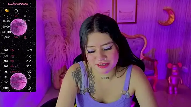 Snapshot of ivy_lodge_s chatting on October 17, 2025, 8:22 pm ivy lodge s online show from October 17, 2025, 8:22 pm