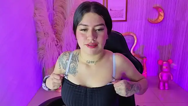 Snapshot of ivy_lodge_s chatting on October 22, 2025, 10:42 pm ivy lodge s online show from October 22, 2025, 10:42 pm