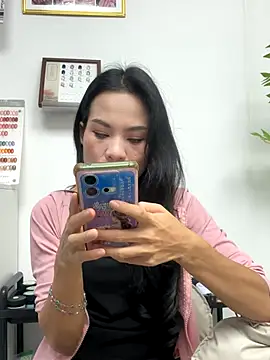 Baby-mmm online show from November 6, 2025, 1:56 pm