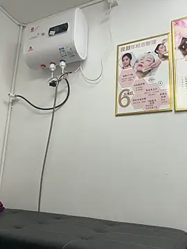 Baby-mmm online show from November 22, 2025, 4:33 am