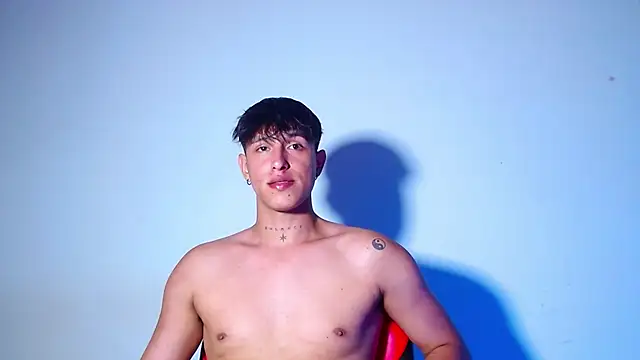 rowanbigboy23 online show from May 3, 2026, 11:33 pm