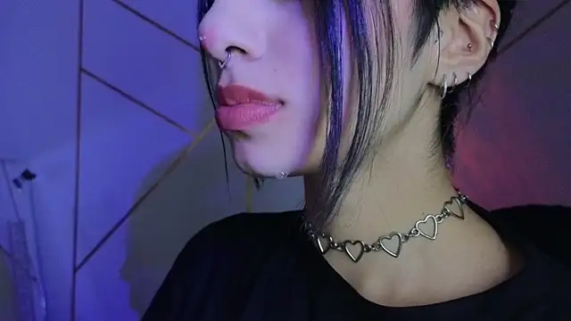 Snapshot of Hollyxx_ chatting on October 17, 2025, 11:35 am Hollyxx online show from October 17, 2025, 11:35 am