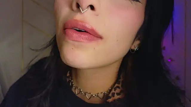 Snapshot of Hollyxx_ chatting on November 15, 2025, 3:59 am Hollyxx online show from November 15, 2025, 3:59 am