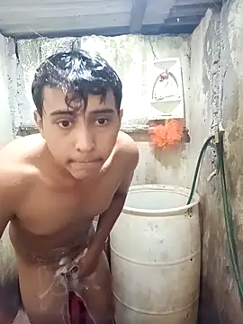 Snapshot of lalop221 chatting on October 20, 2025, 3:18 am lalop221 online show from October 20, 2025, 3:18 am