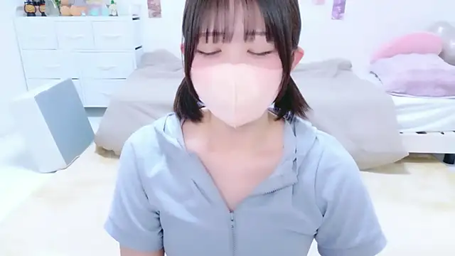 Hinata Sun online show from July 28, 2026, 8:34 pm