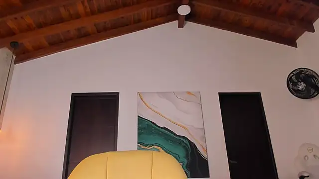 Snapshot of Sofi_Moreno chatting on October 30, 2025, 11:55 am Sofi Moreno online show from October 30, 2025, 11:55 am