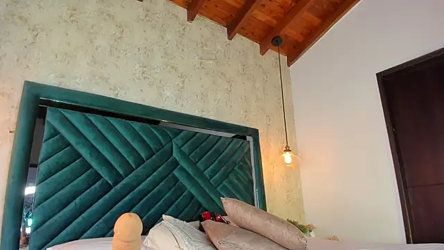 Snapshot of Sofi_Moreno chatting on December 3, 2025, 11:52 am Sofi Moreno online show from December 3, 2025, 11:52 am