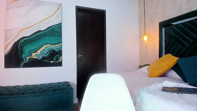 Snapshot of Sofi_Moreno chatting on April 4, 2026, 12:02 pm Sofi Moreno online show from April 4, 2026, 12:02 pm