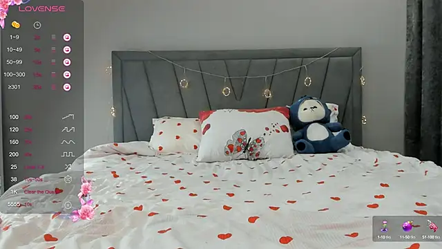 Snapshot of qimiiqo chatting on October 15, 2025, 6:19 pm qimiiqo online show from October 15, 2025, 6:19 pm