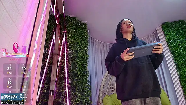 Snapshot of Kiara_Zahiri__ chatting on September 17, 2025, 10:39 am Kiara Zahiri online show from September 17, 2025, 10:39 am