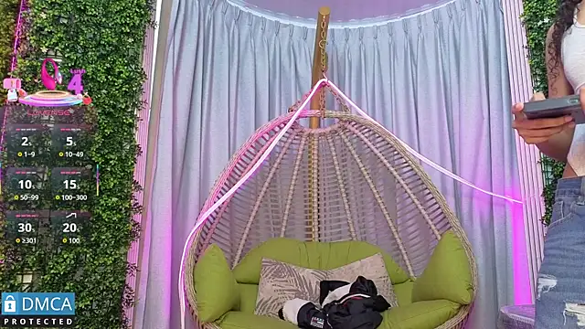 Snapshot of Kiara_Zahiri__ chatting on October 3, 2025, 11:29 am Kiara Zahiri online show from October 3, 2025, 11:29 am