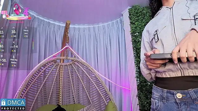 Snapshot of Kiara_Zahiri__ chatting on October 9, 2025, 11:19 am Kiara Zahiri online show from October 9, 2025, 11:19 am