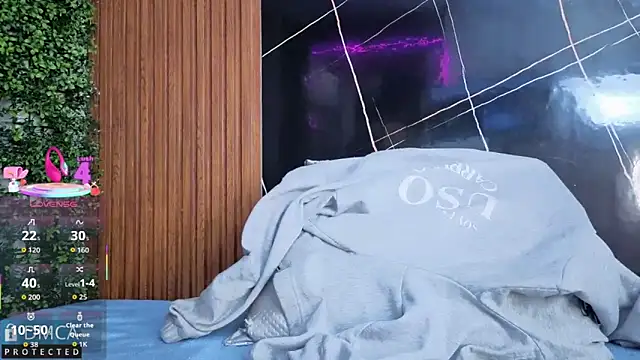 Snapshot of Kiara_Zahiri__ chatting on October 20, 2025, 11:10 am Kiara Zahiri online show from October 20, 2025, 11:10 am