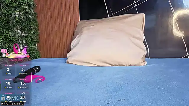 Snapshot of Kiara_Zahiri__ chatting on October 21, 2025, 11:00 am Kiara Zahiri online show from October 21, 2025, 11:00 am