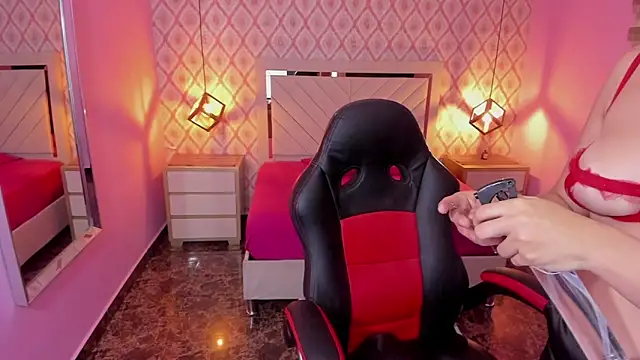 Snapshot of CHRISTY_TEIGEN4 chatting on October 2, 2025, 7:21 pm CHRISTY TEIGEN4 online show from October 2, 2025, 7:21 pm