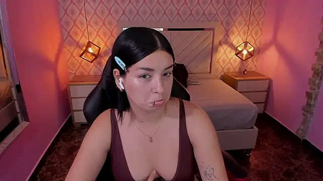 Snapshot of CHRISTY_TEIGEN4 chatting on October 4, 2025, 7:23 pm CHRISTY TEIGEN4 online show from October 4, 2025, 7:23 pm