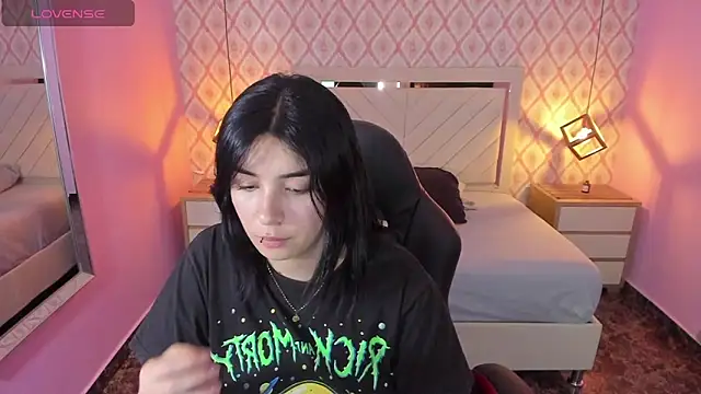 Snapshot of CHRISTY_TEIGEN4 chatting on October 8, 2025, 7:22 pm CHRISTY TEIGEN4 online show from October 8, 2025, 7:22 pm