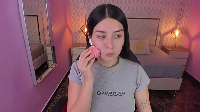 Snapshot of CHRISTY_TEIGEN4 chatting on October 18, 2025, 7:25 pm CHRISTY TEIGEN4 online show from October 18, 2025, 7:25 pm