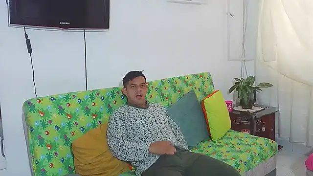 Nicolletorres2 online show from February 13, 2026, 3:41 pm