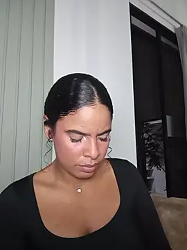 SheyLopez online show from July 17, 2026, 1:23 am