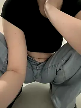 Snapshot of Cumonmme chatting on October 8, 2025, 11:13 pm Cumonmme online show from October 8, 2025, 11:13 pm