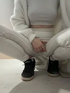 Snapshot of Cumonmme chatting on December 1, 2025, 8:25 pm Cumonmme online show from December 1, 2025, 8:25 pm