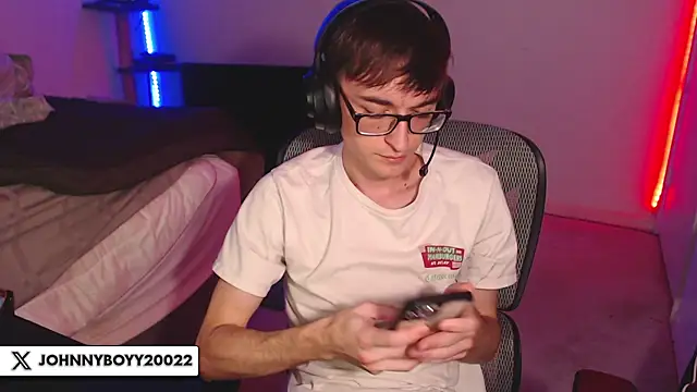 JohnnyBoyy1234 online show from September 10, 2025, 12:54 am