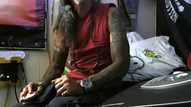 Snapshot of crassanova chatting on May 29, 2026, 10:52 pm crassanova online show from May 29, 2026, 10:52 pm