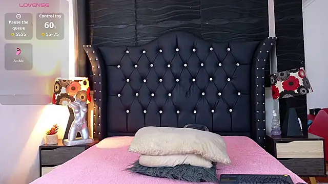 Keysha Queen  online show from October 1, 2025, 12:11 pm