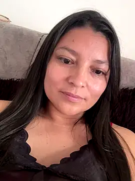 Snapshot of Zui_Rouse chatting on October 4, 2025, 4:05 pm Zui Rouse online show from October 4, 2025, 4:05 pm