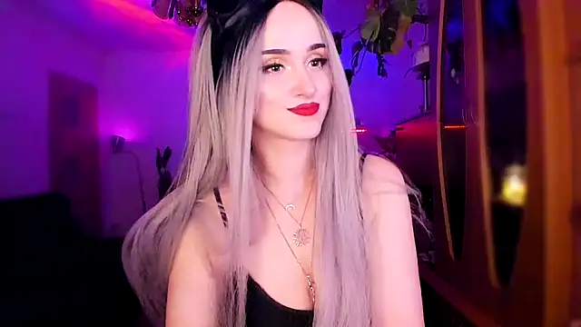 Snapshot of MistressJolie chatting on February 6, 2025, 10:43 pm MistressJolie online show from February 6, 2025, 10:43 pm