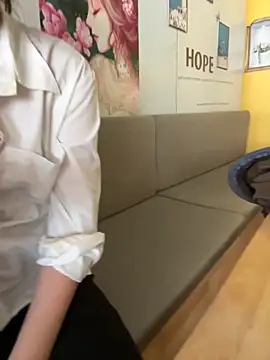 susu baby online show from November 14, 2025, 5:17 am