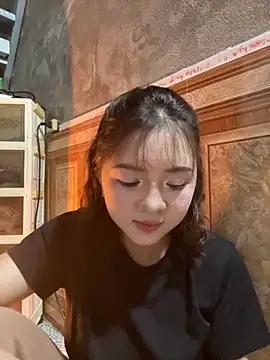 Snapshot of Lonnina chatting on November 6, 2025, 8:59 am Lonnina online show from November 6, 2025, 8:59 am