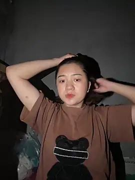 Snapshot of Lonnina chatting on November 8, 2025, 5:01 pm Lonnina online show from November 8, 2025, 5:01 pm