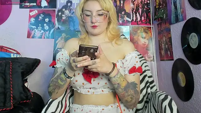 Snapshot of Avril_Maria chatting on September 15, 2025, 6:08 pm Avril Maria online show from September 15, 2025, 6:08 pm