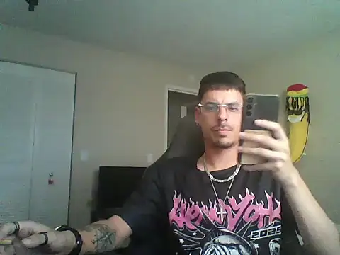 latinosatiro94 online show from October 2, 2025, 11:01 pm